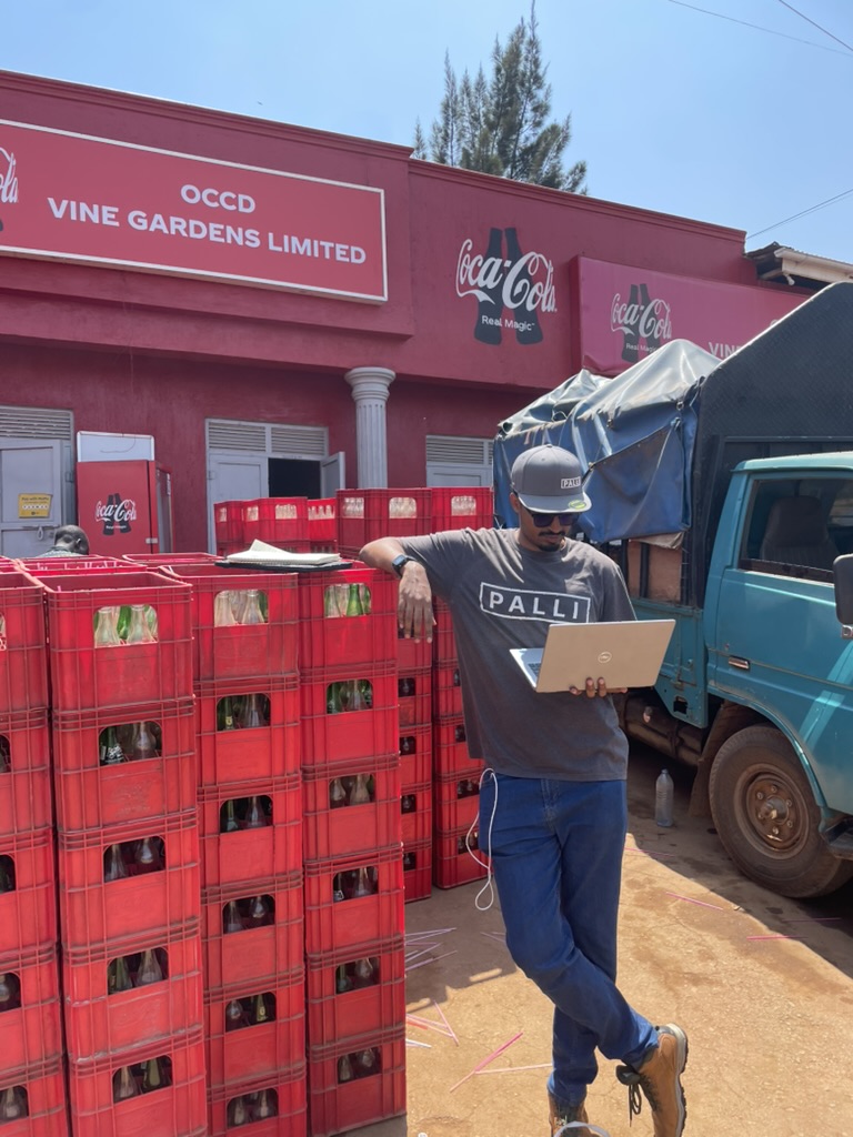 Coordinating operations at a distribution point